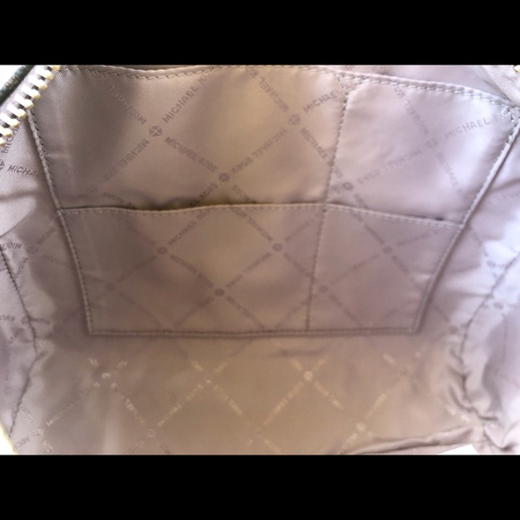 Gaby’sBags👜💕Michael Kors Small Satchel Brown Mk - Picture 6 of 6